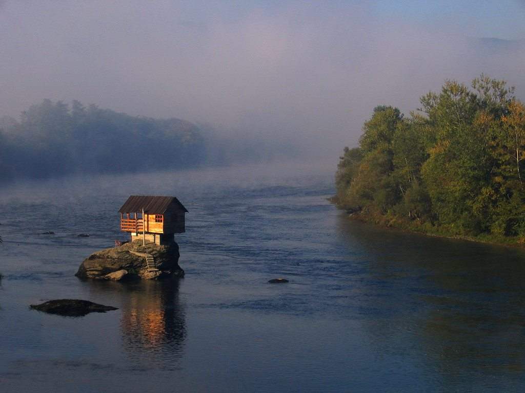 Дом на реке Дрине, Сербия.