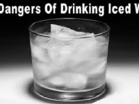 Вот почему нельзя пить воду со льдом!