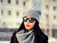 Тепло и стильно: пять самых модных шапок этой зимы