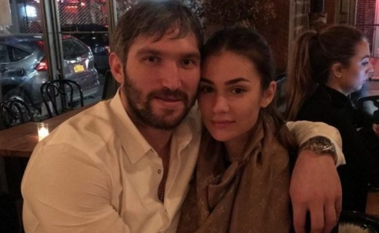 Поклонники осудили Александра Овечкина за трогательный пост, посвященный жене