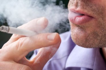 Стою за остановкой, курю, и тут ко мне подходит некто гоповатой наружности