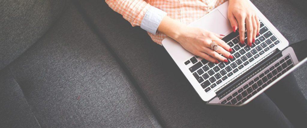 Привожу на работу ребенка, а сама чувствую неодобрение коллеги