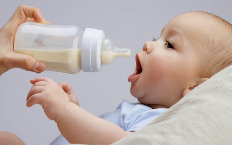Начала кормить ребенка молочной смесью, а муж мне титьки мнёт