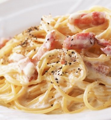 pasta-karbonara-s-bekonom-v-slivkax